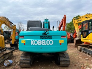 Excavatrice Kobelco SK140 d'occasion, fabriquée au Japon, 14 tonnes, moteur Mitsubishi, roulement central, modèle 2024, rapport technique. - Product Image 5