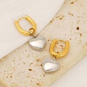 <span class=keywords><strong>Orecchini</strong></span> <span class=keywords><strong>a</strong></span> cerchio in oro 18K in acciaio inossidabile con elegante Design individualistico <span class=keywords><strong>a</strong></span> <span class=keywords><strong>forma</strong></span> <span class=keywords><strong>di</strong></span> <span class=keywords><strong>cuore</strong></span> ciondolo per feste regalo - Product Image 4