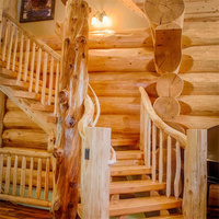 Escalier droit en bois de qualité supérieure avec structure de support durable pour projets résidentiels