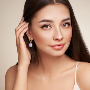 ต่างหูคริสตัลอเมทิสต์ทรงหยดน้ำ ประดับทอง 18K แบบห่วงกอดหู ตัวเรือนแบบ Bezel Setting ของขวัญสำหรับผู้หญิง - Product Image 5
