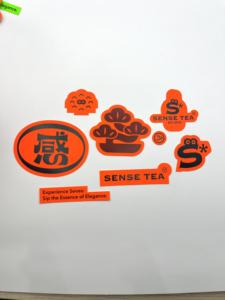 Pegatinas adhesivas fluorescentes de brillo nocturno personalizadas, etiqueta autoaplicable en colores personalizados - Product Image 4