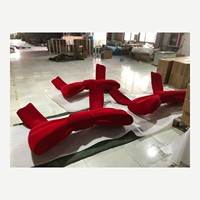 Décoration de vitrine et d'événements en forme de nœud rouge surdimensionné en fibre de verre personnalisée
