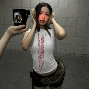 Camiseta de Manga Corta de Punto Esencial para Streetwear, Estampado de Letras Minimalista, Cuello Redondo Ajustado, Transpirable de Spandex/Algodón para Mujer - Product Image 1