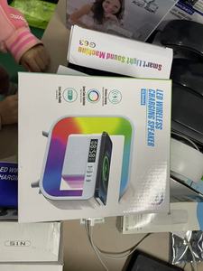 Mini Altavoz Inalámbrico Multifuncional G3 con Carga Inalámbrica, LED RGB Inteligente, Altavoz de Audio de 5 W con Reloj Despertador y Ambiente - Product Image 6