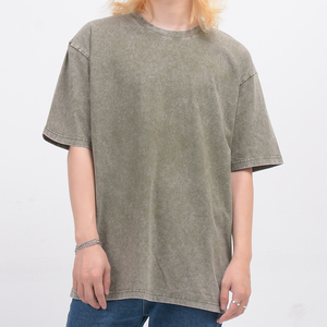 เสื้อยืดผู้ชายสไตล์วินเทจทรงโอเวอร์ไซส์ น้ำหนัก 230 กรัม ล้างสีแบบแอซิดวอช สตรีทแวร์ ฮิปฮอป ผ้าฝ้าย 100% พร้อมโลโก้แบบกำหนดเอง ขายส่ง - Product Image 4
