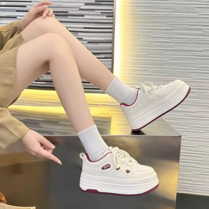 Zapatillas blancas de suela gruesa y suave, estilo casual, diseño ancho, versátiles, ligeras, que aumentan la altura, a la moda. - Product Image 5