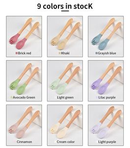 Juego de cucharas de silicona de grado alimenticio para bebés, utensilios de entrenamiento con mango de madera, libres de BPA - Product Image 3
