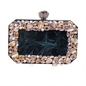 Porte-clés en résine époxy de qualité standard, fait main et peint à la main, accessoire de mode féminin, thème ange, style fantaisie, fabricant indien - Product Image 1