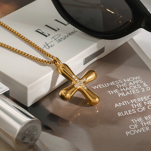Colgante de cruz de oro Yueli con incrustaciones de circonita para regalo - Product Image 2