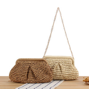 Sac à main polyvalent pour femme, bandoulière chaîne, en paille tressée avec doublure polyester, fermeture ouverte, idéal pour la plage et les vacances - Product Image 1