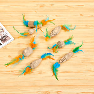 2025 Bestseller Katzenspielzeug Feder-Karton-Kratzspielzeug Kätzchen-Rollspielzeug für Katzen zum Spielen im Innenbereich - Product Image 1