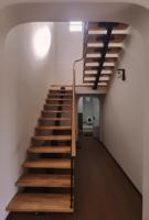 Escalier moderne en métal Prima avec poutre centrale pour applications intérieures résidentielles