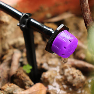 Goutteur réglable à huit trous rouge, violet, vert, bleu pour l'irrigation goutte à goutte des arbres fruitiers dans le jardin - Product Image 4