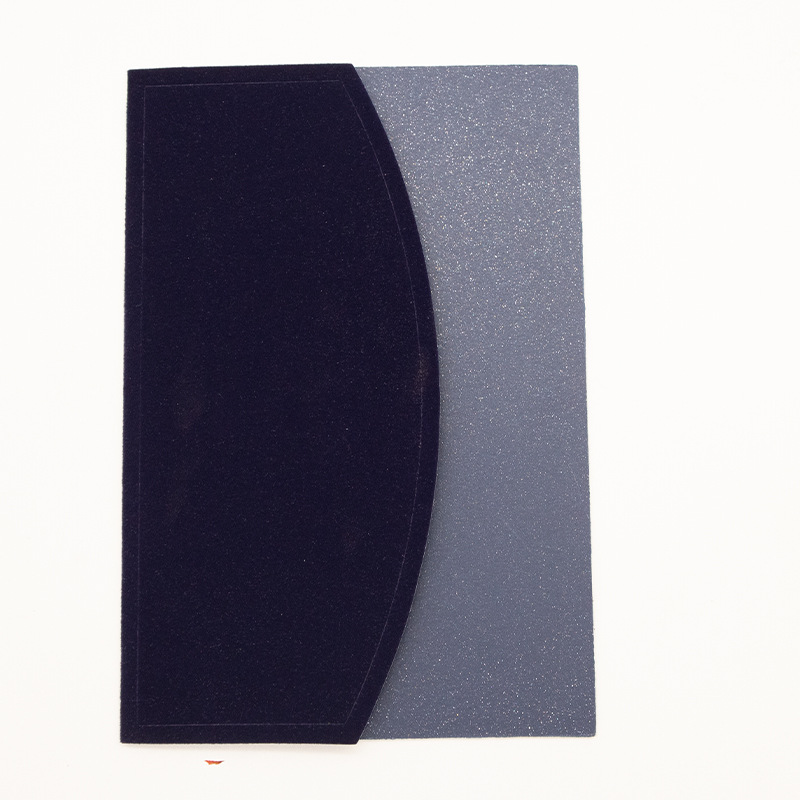 Porte-cartes en velours (133*183)
