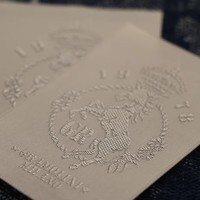Label Merek Pakaian Persegi Panjang Custom LOGO, Kepadatan Benang Tinggi, Kualitas Tinggi, Perekat Sendiri, Tenun Datar, Potongan Laser, Tag Pakaian