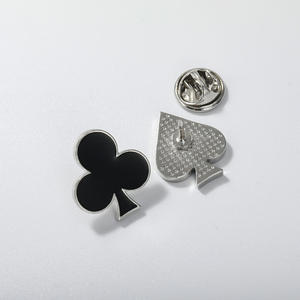 Broche de naipes Insignia Picas cuello cuadrado espina caballo hebilla pin joyería al por mayor broches vintage mujeres - Product Image 5