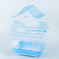 Cage à oiseaux triangulaire en fil de fer, construction respirante en fil de fer, porte à fermeture par pression et plateau en plastique amovible pour l'intérieur et les voyages