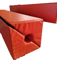 Protection de poteau et de barrière en PVC de 5 cm d'épaisseur de la marque Caron avec rembourrage en mousse C3 et logo personnalisé pour le rugby