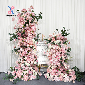 Arco y Fondo de Boda con Flores Artificiales Realistas en Rosa, con Flores de Seda Suaves en Tonos Rosa Empolvado y Suave - Product Image 1
