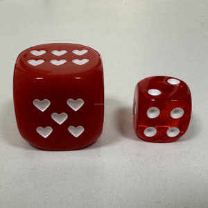 Set di Dadi Personalizzati, Fornitura Diretta dalla Fabbrica, Dadi Acrilici Rossi a Forma di Cuore 20mm, D6 con Angoli Arrotondati per Giochi da Tavolo - Product Image 1