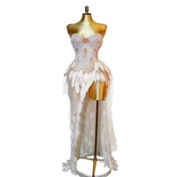 Robe tube blanche ornée de plumes, robe de danse latine sexy, robe de spectacle de scène pour banquet