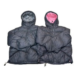 เสื้อแจ็คเก็ตพัฟเฟอร์ดีไซน์เนอร์คุณภาพสูงแบบ OEM สำหรับทุกเพศ เสื้อโค้ทกันหนาวแบบมีฮู้ด สไตล์สตรีทแวร์ กันน้ำ กันลม - Product Image 1