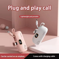 Vente en gros de mini-powerbanks de 5000 mAh à charge super rapide, avec câble Type-C intégré, powerbanks portables