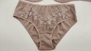Ensemble soutien-gorge à armatures et culotte taille mi-haute élégant pour femme avec motif floral en dentelle, bretelles convertibles, respirant - Product Image 5