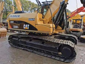 Excavadora Usada Caterpillar 320, Marca Japonesa, 20 Toneladas, Motor Cummins de 136KW, Cucharón de 1.7m, Bomba Hidráulica - Product Image 3