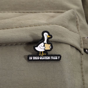 Ist das Gluten Free Emaille Pin Cartoon Ente hält Brot Brosche Funny Food Badge Geschenk Schmuck Großhandel - Product Image 3