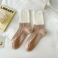 Chaussettes douces et épaisses blanches crème pour femme, idéales pour l'hiver, avec doublure polaire, à blocs de couleur et patchwork, chaudes en laine, mi-mollet, effet peluche.