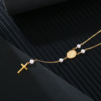 Délicat collier religieux catholique chrétien pour femme, avec chapelet de la Vierge Marie, plaqué or 18 carats, perles d'eau douce et acier inoxydable