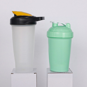 Bouteille d'eau de sport en plastique sans BPA avec logo personnalisé en gros, 400 ml, 600 ml, gobelet Haker, shaker de protéines pour la salle de sport - Product Image 5