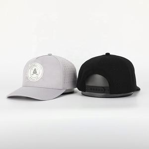 Casquettes personnalisées pour hommes à 5 panneaux avec perforations découpées au laser, casquette de baseball sportive imperméable, casquette de papa à séchage rapide avec logo en caoutchouc - Product Image 2