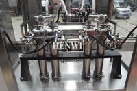 Henwi 4 Düsen Automatische Füll linie Flaschen füller Tracking-Flüssigkeits füll maschine für Saft milch marmelade Ect