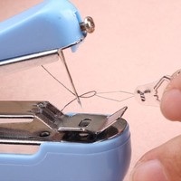 Machine à coudre Portable Mini manuel pratique couture outils sans fil point coudre vêtements tissu électrique Machine à coudre ménage