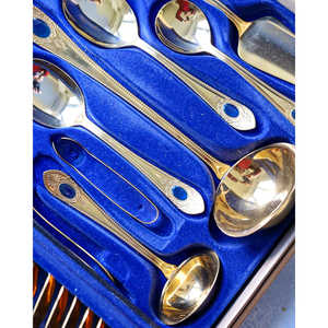 Gabriella P. Ensemble de couverts modernes personnalisables en or 12 pièces, vaisselle en métal émaillé bleu pour hôtels et restaurants, avec logo kg - Product Image 3