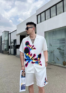 <span class=keywords><strong>Pigiama</strong></span> da <span class=keywords><strong>uomo</strong></span> in seta di lusso chiaro con teschio <span class=keywords><strong>nero</strong></span> a maniche corte pantaloncini da notte da <span class=keywords><strong>uomo</strong></span> - Product Image 3