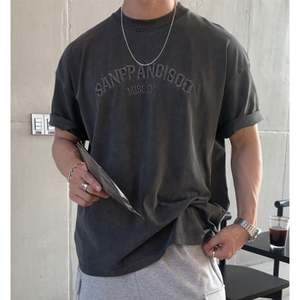 เสื้อยืดโอเวอร์ไซส์สำหรับผู้ชายผ้าฝ้าย100% แบบกำหนดเองรุ่นออกแบบได้ตามต้องการเสื้อผ้าแนวสตรีทพร้อมตัวอักษรปักลายผ้าถัก - Product Image 6