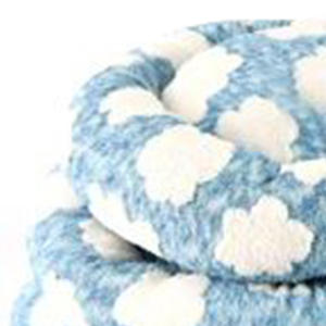 Juego de Tres Piezas de Cama Redonda para Mascotas, Diseño Jacquard de Nubes Azules, Terciopelo de Algodón, Camas Premium para Mascotas - Product Image 4