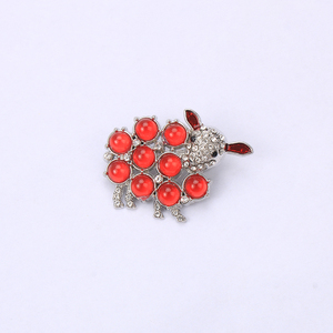 Broche vintage en forme de mouton avec perles et strass en cristal, épingle de revers mignonne en forme d'agneau, bijou fantaisie animalier, cadeau pour femme - Product Image 4