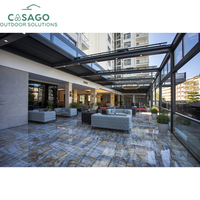 Pergola en aluminium à toit à lames rétractables de qualité commerciale - Étanche IP65 et résistante au vent pour terrasse de restaurant