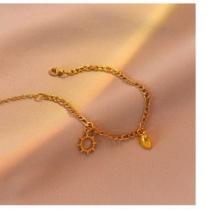 ชุดกำไลข้อมือคู่รัก SL323 สแตนเลสสตีล สายคิวบัน แม่เหล็ก จี้รูปพระอาทิตย์พระจันทร์ รูปหัวใจ ของขวัญแทนคำมั่นสัญญาสำหรับแฟนหนุ่ม ขายส่ง - Product Image 2