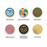 Badge personnalisé en métal plaqué or sablé avec logo |   Marque OEM JUNHUIDA, style artistique 2D pour broche, souvenir d'entreprise