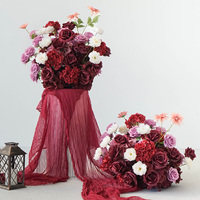 Boule de fleurs artificielles rouges pour centres de table de mariage, décoration florale