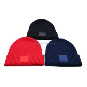 Bonnet chaud de haute qualité, épais, doux, style slouchy, à revers, tricoté jacquard, avec logos personnalisés en patchs de caoutchouc - Product Image 3