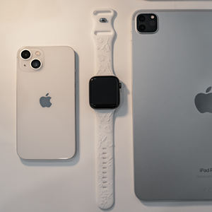 Chungming Hot Popular <span class=keywords><strong>Fancy</strong></span> Flower Grabado Pulsera de silicona suave Cinturón para Apple Watch 41mm 45mm Ultra 2 49mm - Product Image 4