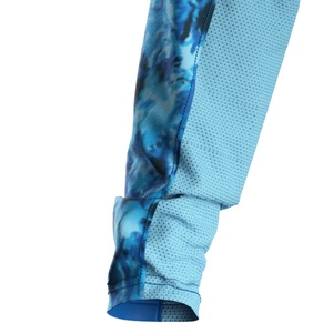 Haut court de pêche à capuche pour femme UPF50+ Protection UV Tissu léger à séchage rapide et coupe confortable très extensible - Product Image 3