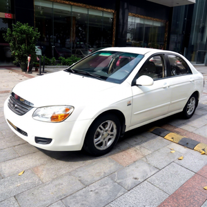 Cerato hatchback 2008, 1.6L gasolina, 112HP, usado, garantía de 3 años, automático, distancia entre ejes de 2610 mm, sedán. - Product Image 1