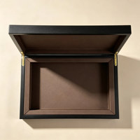 Boîte cadeau rigide personnalisée avec logo, poignée en ruban, doublure en éponge, estampage à chaud doré pour emballage de chocolat